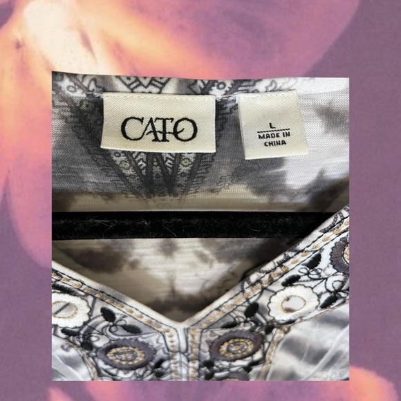 Grey and black paisley print V-neck top perfect for a fairy grunge look. - Picture 4 of 5